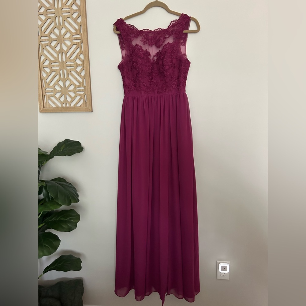 Elegant Sleeveless Burgundy Lace Dress